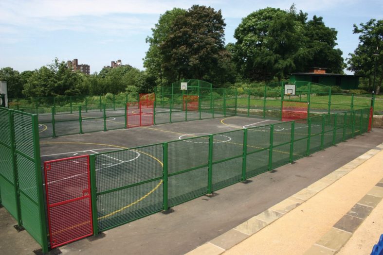 Dual Defence Ball Court Mesh Fencing With 3m Goal End