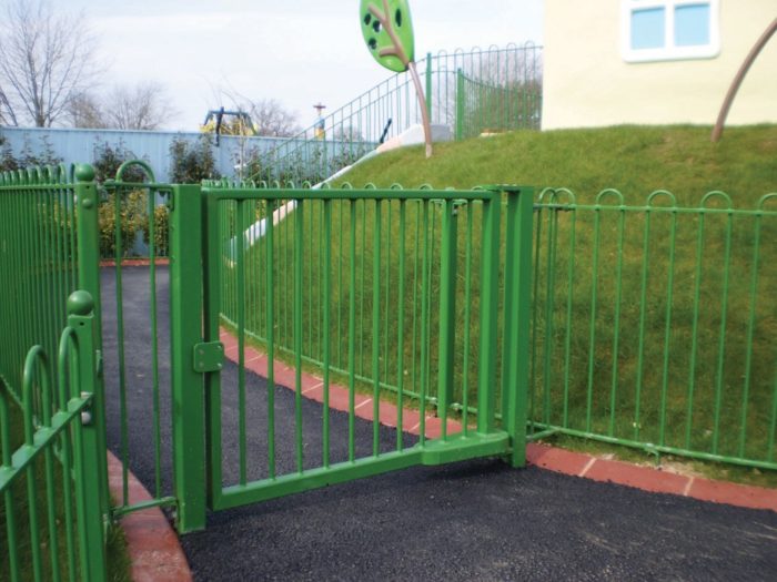 Hydraulic Self Closing Gate | Almec Fencing | UK Suppliers & Erectors of Domestic & Industrial Fencing