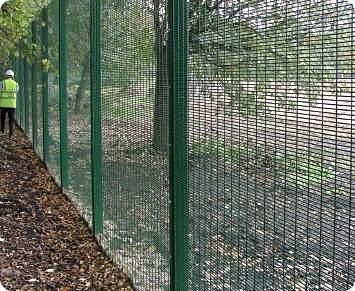 MAX DEFENCE 358 | Almec Fencing | UK Suppliers & Erectors of Domestic & Industrial Fencing